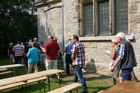 Nachfeier des Mährisch-Neustädter Wachsstockfestes an der Weingartenkapelle (Foto: Karl-Franz Thiede)